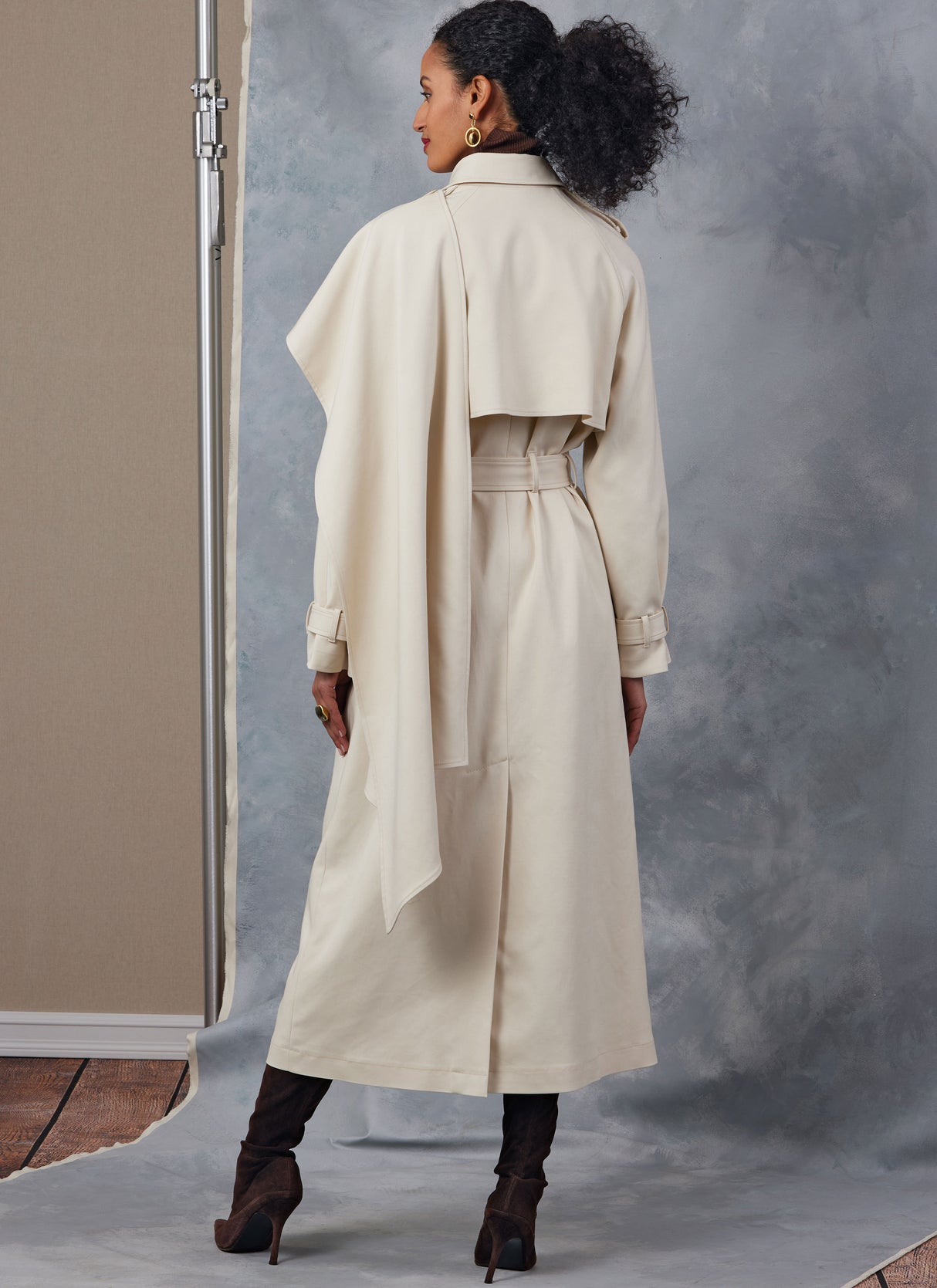 Patron Vogue n°2055 - Trench-coat ample avec ceinture et épaulettes