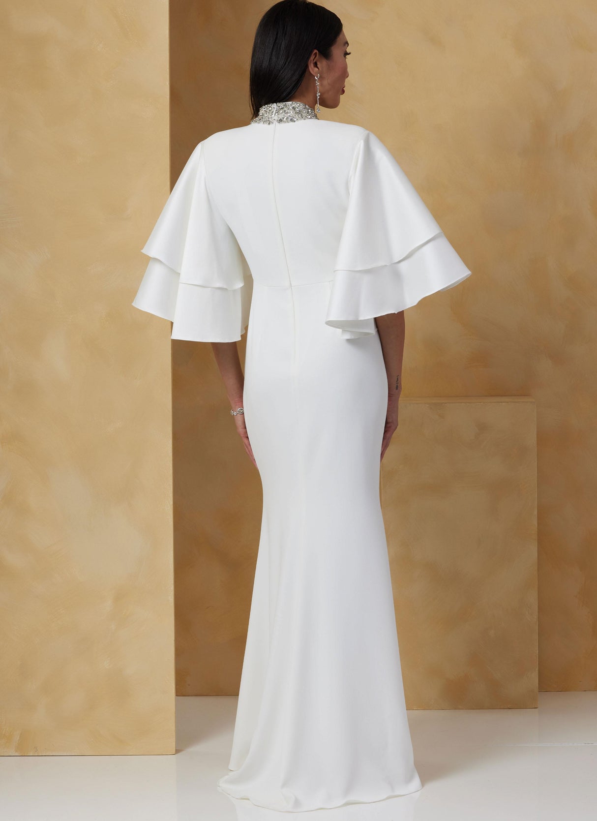 Patron Vogue n°2066 - Robe sirène avec encolure en V profond