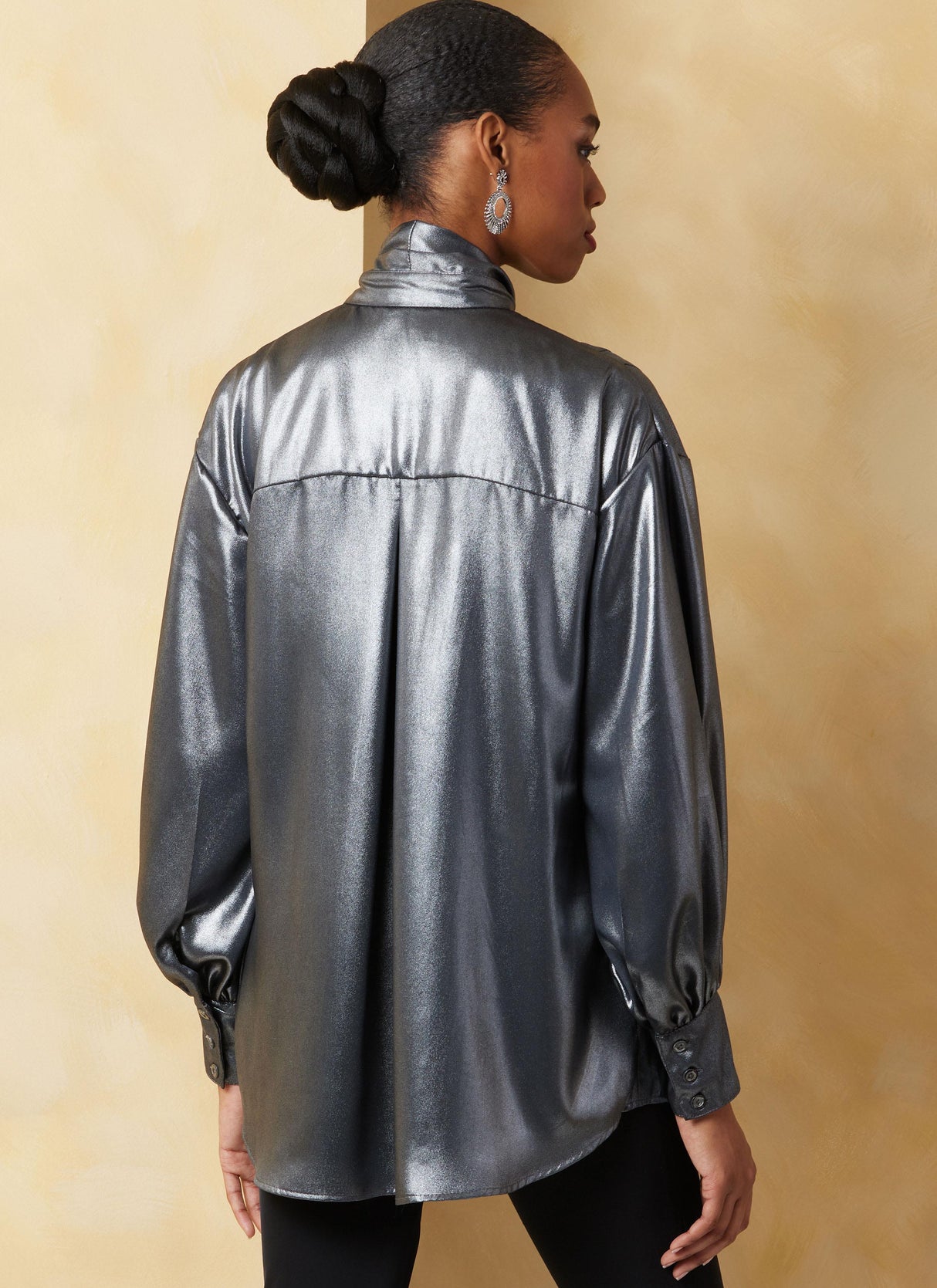Patron Vogue n°2068 - Hauts amples avec col lavallière ou col classique et ceinture