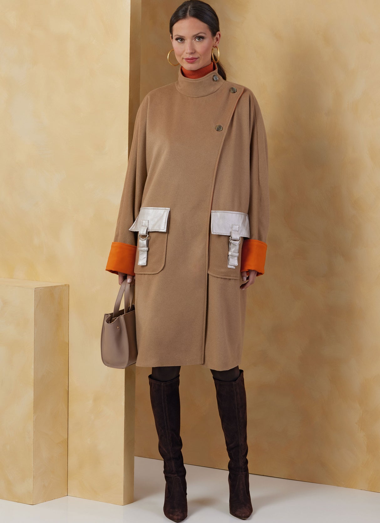 Patron Vogue n°2075 - Manteau ample avec manches dolman et options de col