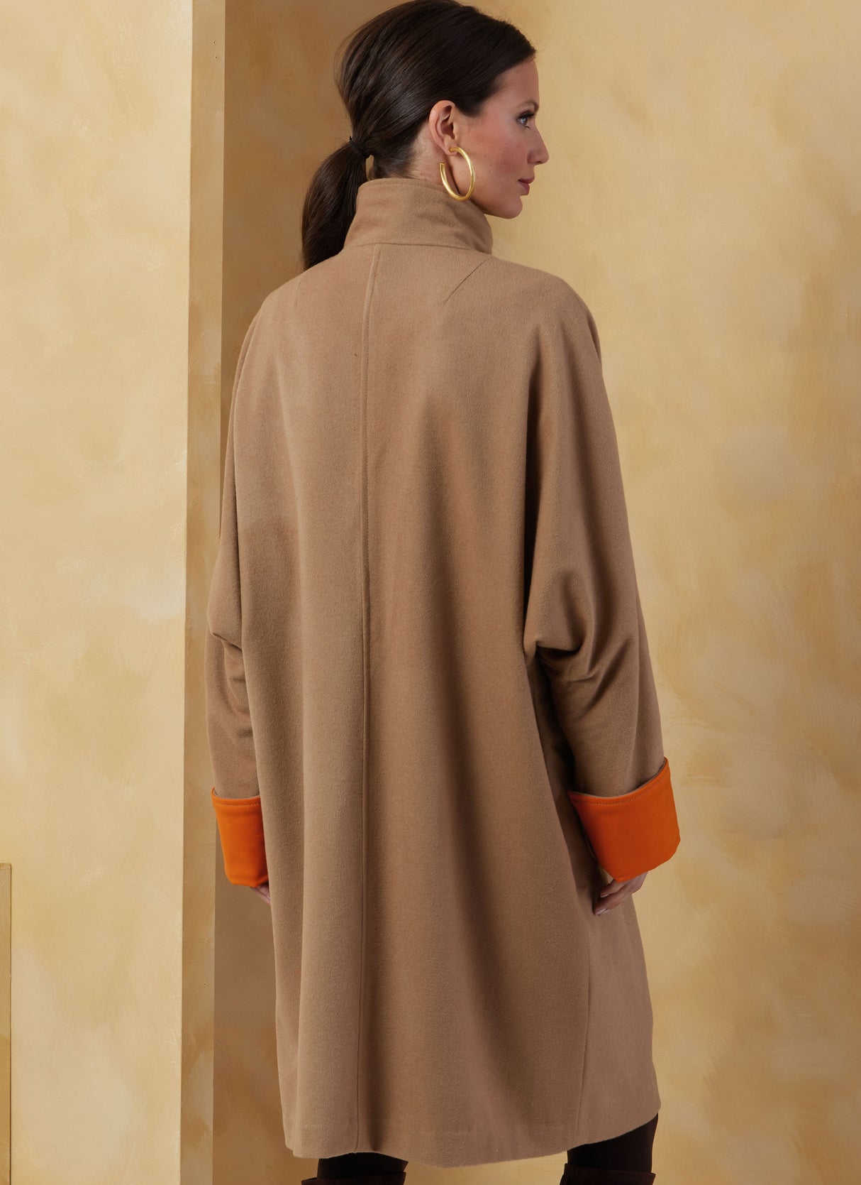 Patron Vogue n°2075 - Manteau ample avec manches dolman et options de col