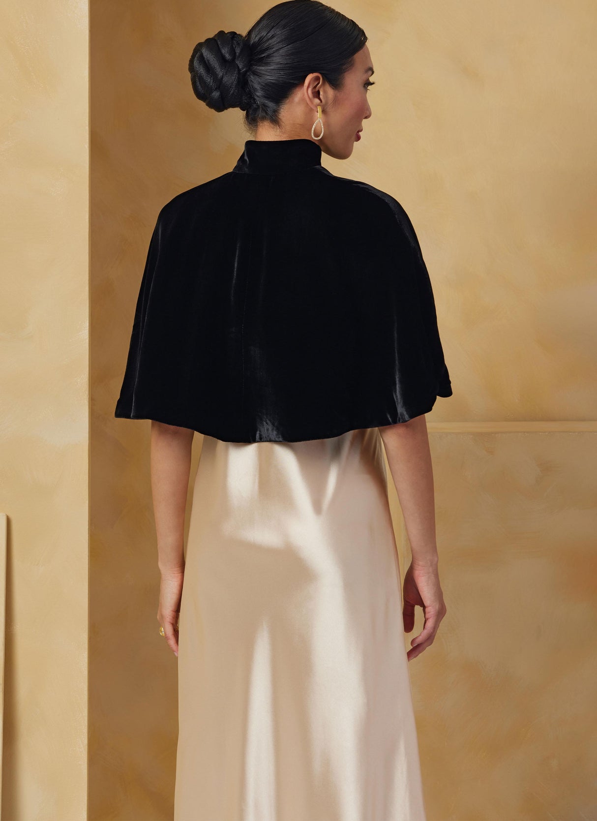 Patron Vogue n°2078 - Boléro ajusté et capes élégantes