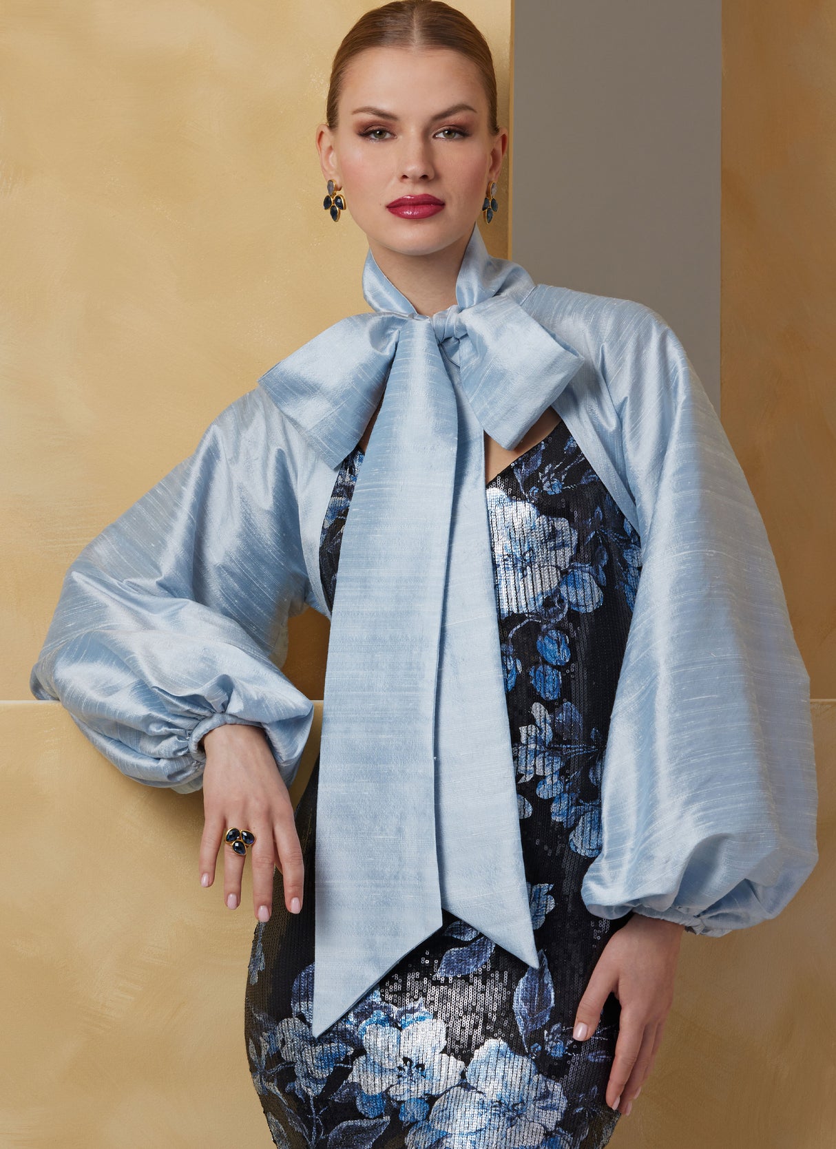 Patron Vogue n°2079 - Boléro féminin décliné en trois styles élégants
