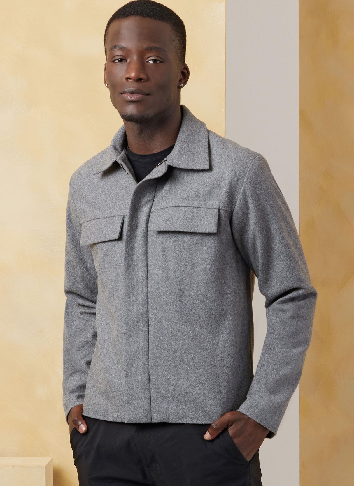 Patron Vogue n°2080 - Veste ajustée pour homme avec détails contemporains