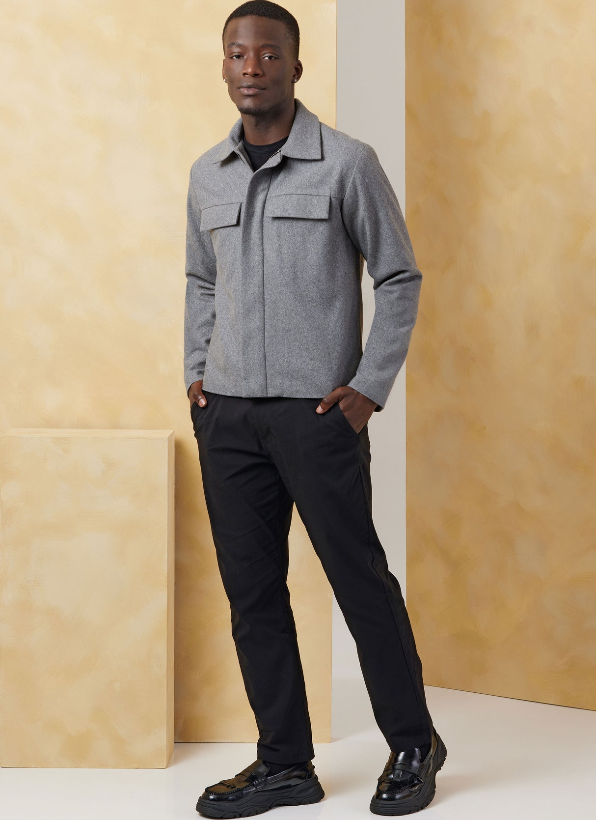 Patron Vogue n°2080 - Veste ajustée pour homme avec détails contemporains