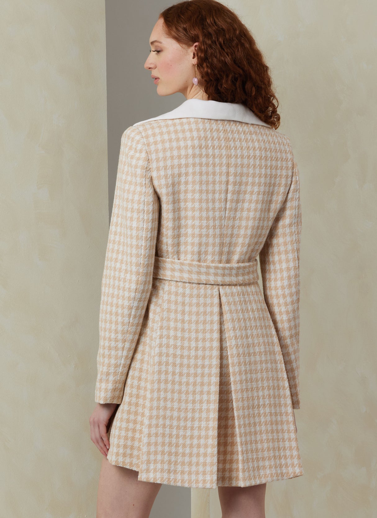 Patron Vogue n°2092 - Manteau couture à manches longues & ceinture