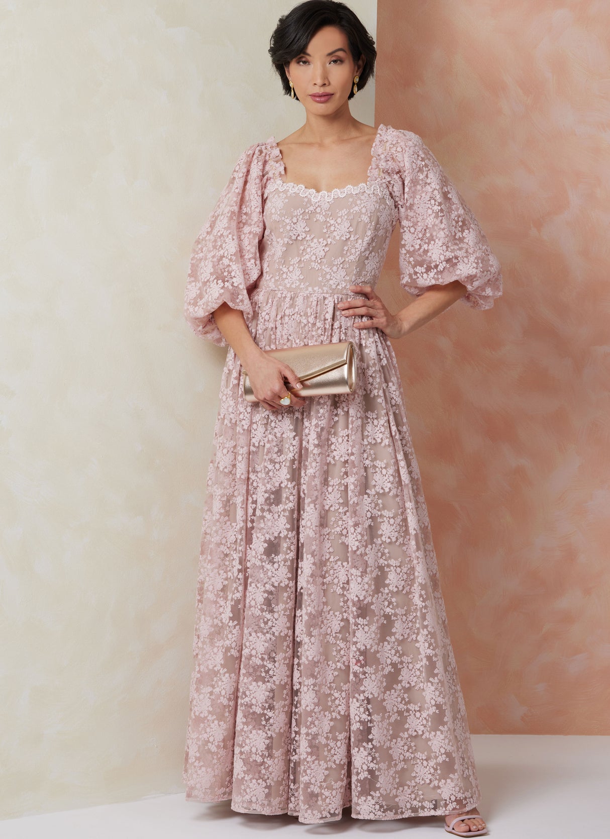 Patron Vogue n°2109 - Robe ajustée longue ou midi cœur & manches