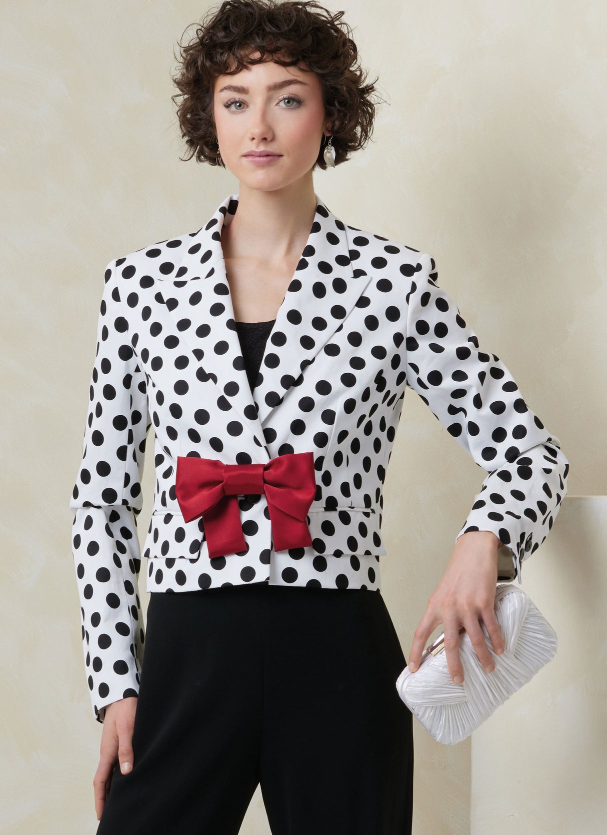 Patron Vogue n°2114 - Veste courte structurée à détails chics