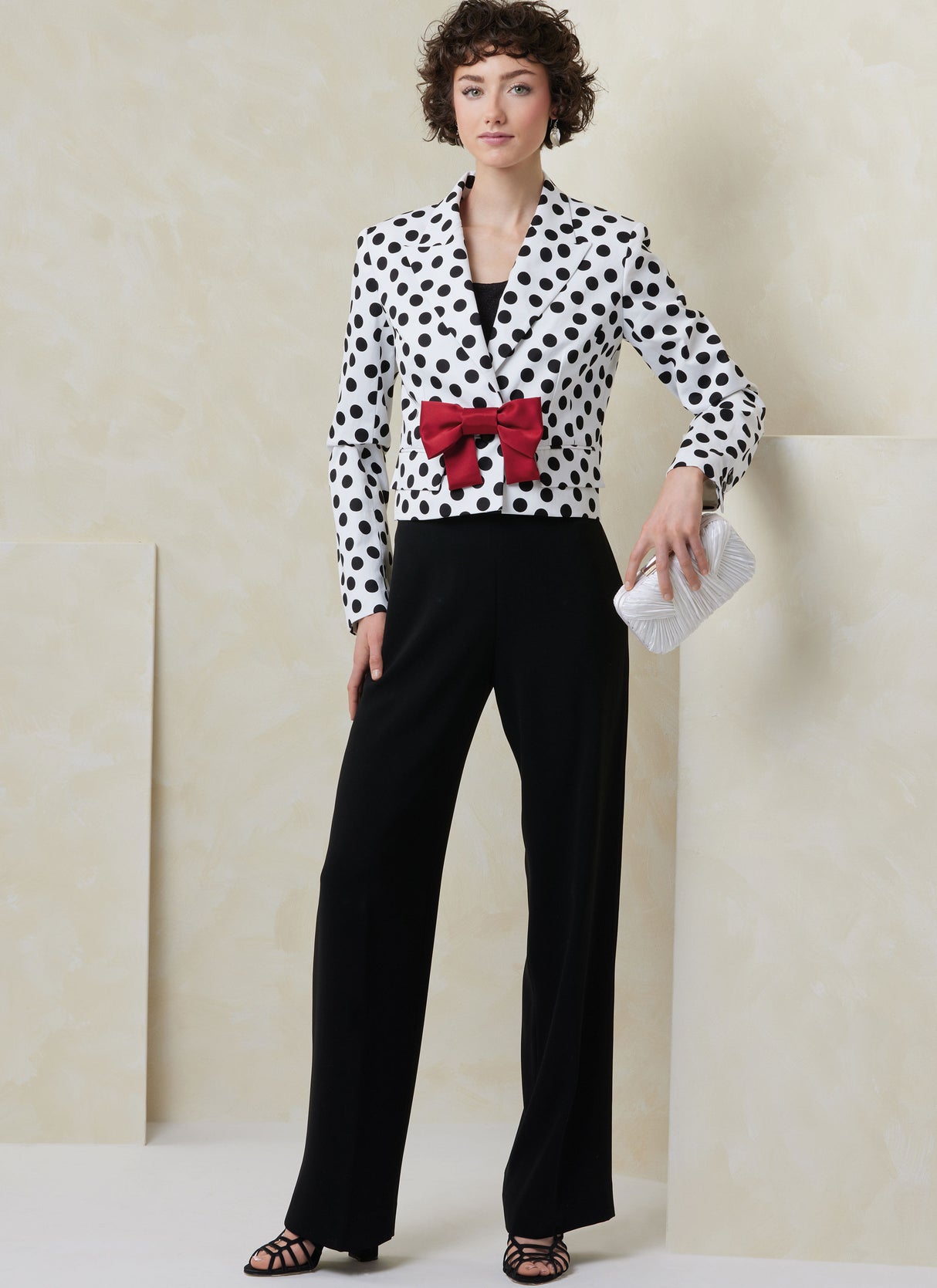 Patron Vogue n°2114 - Veste courte structurée à détails chics