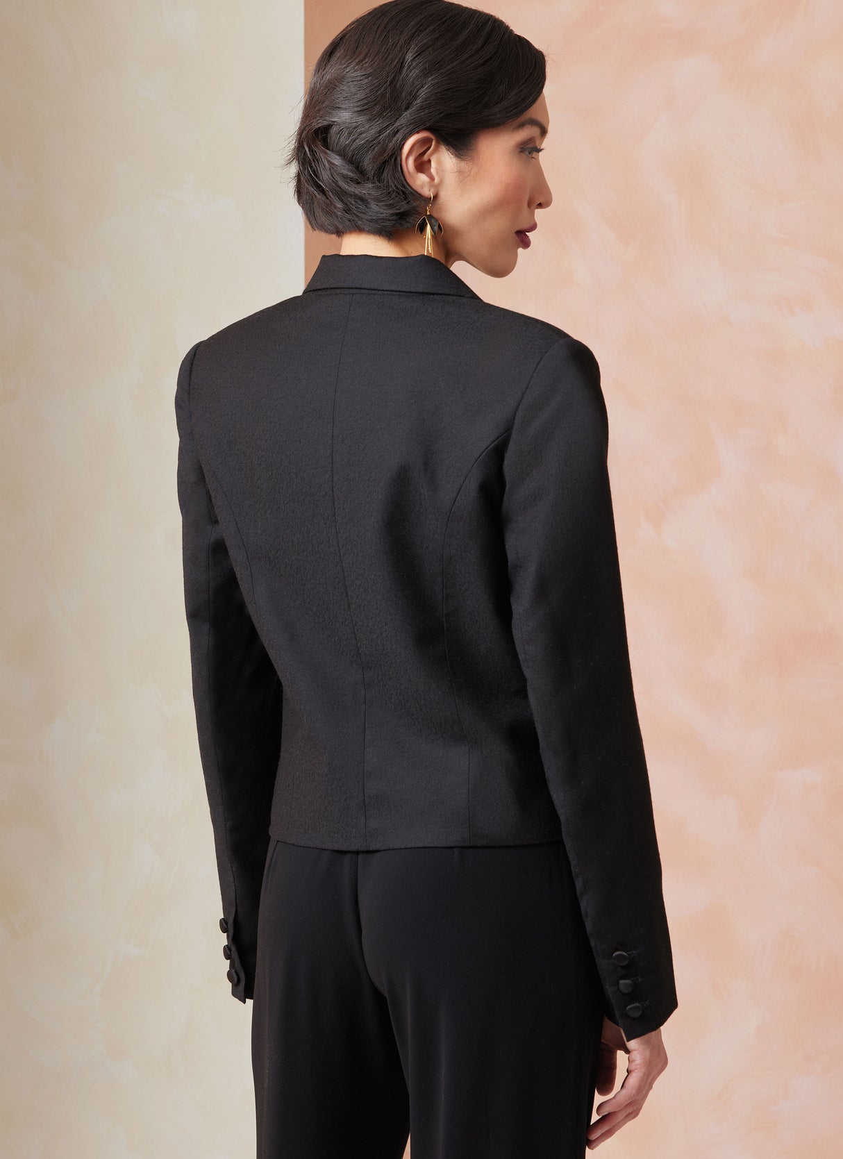 Patron Vogue n°2114 - Veste courte structurée à détails chics