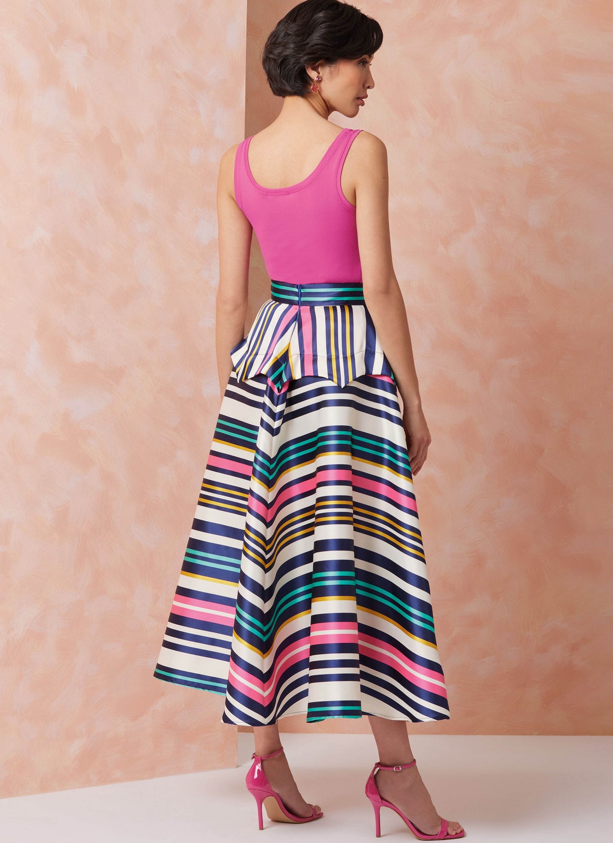 Patron Vogue n°2116 - Jupe peplum ajustée mi‑longue ou midi