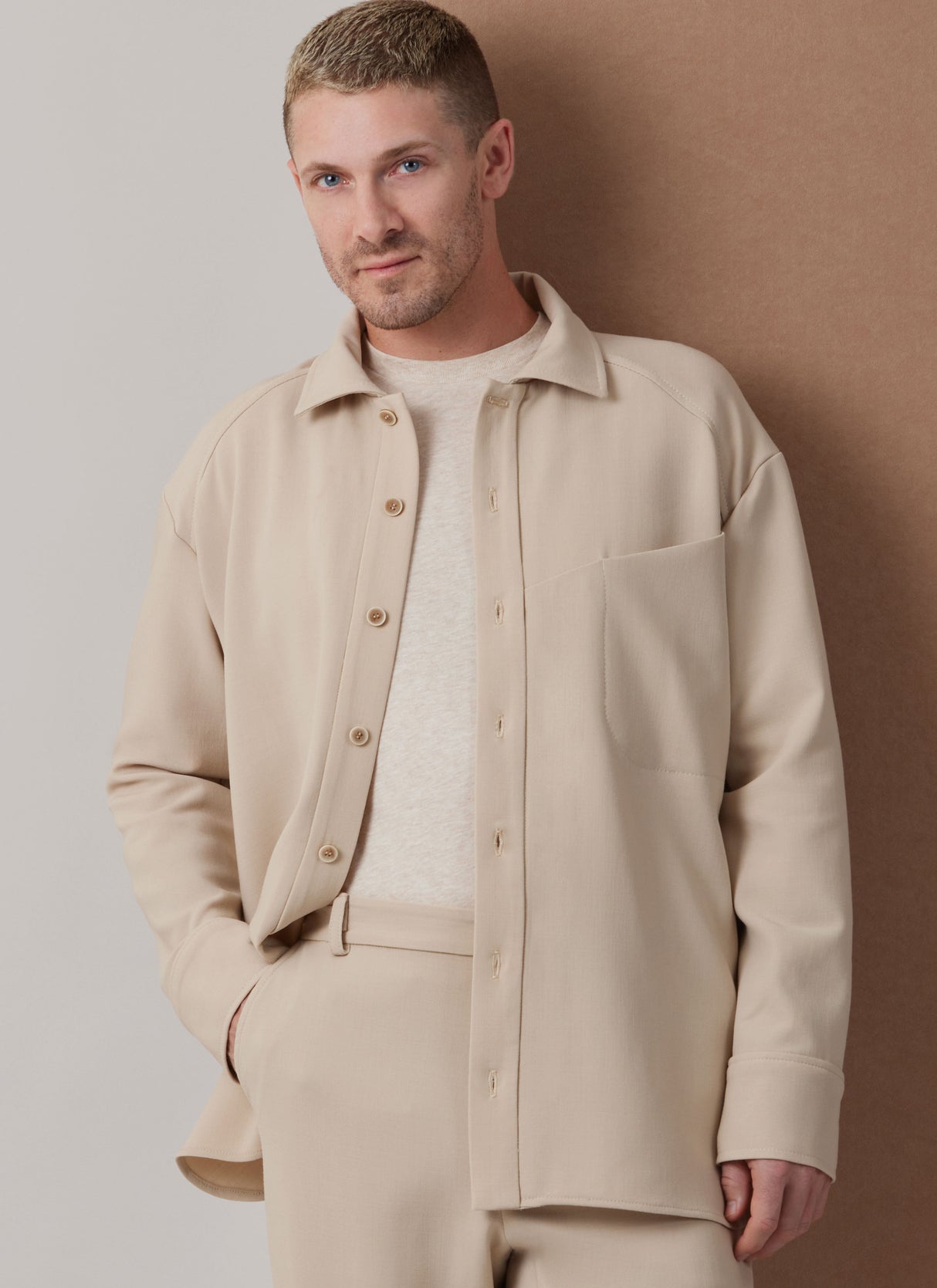 Patron Vogue n°2142 – Chemise à emmanchures basses & pantalon droit