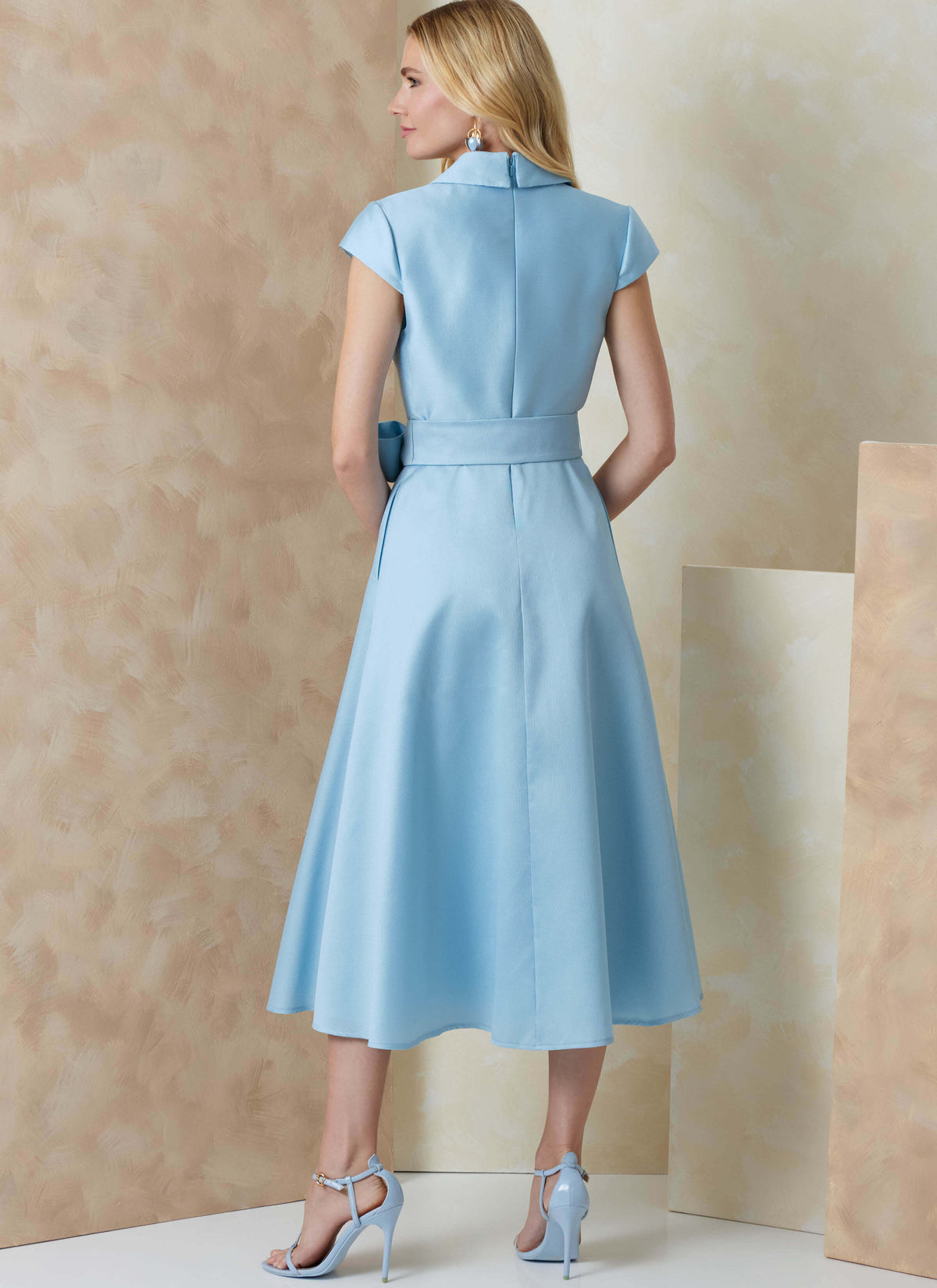Patron Vogue n°2149 – Robe-chemise midi cintrée et ceinturée