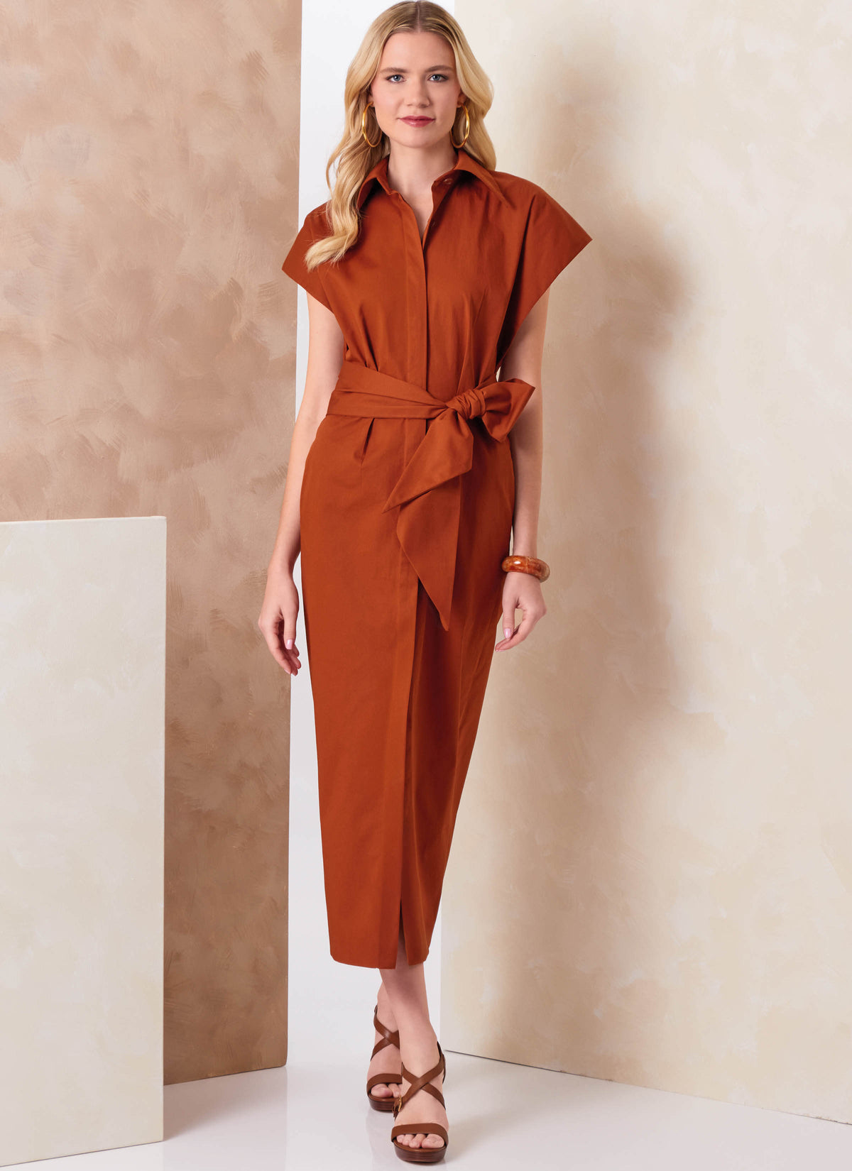 Patron Vogue n°2151 – Robe-chemise cintrée à col pointu