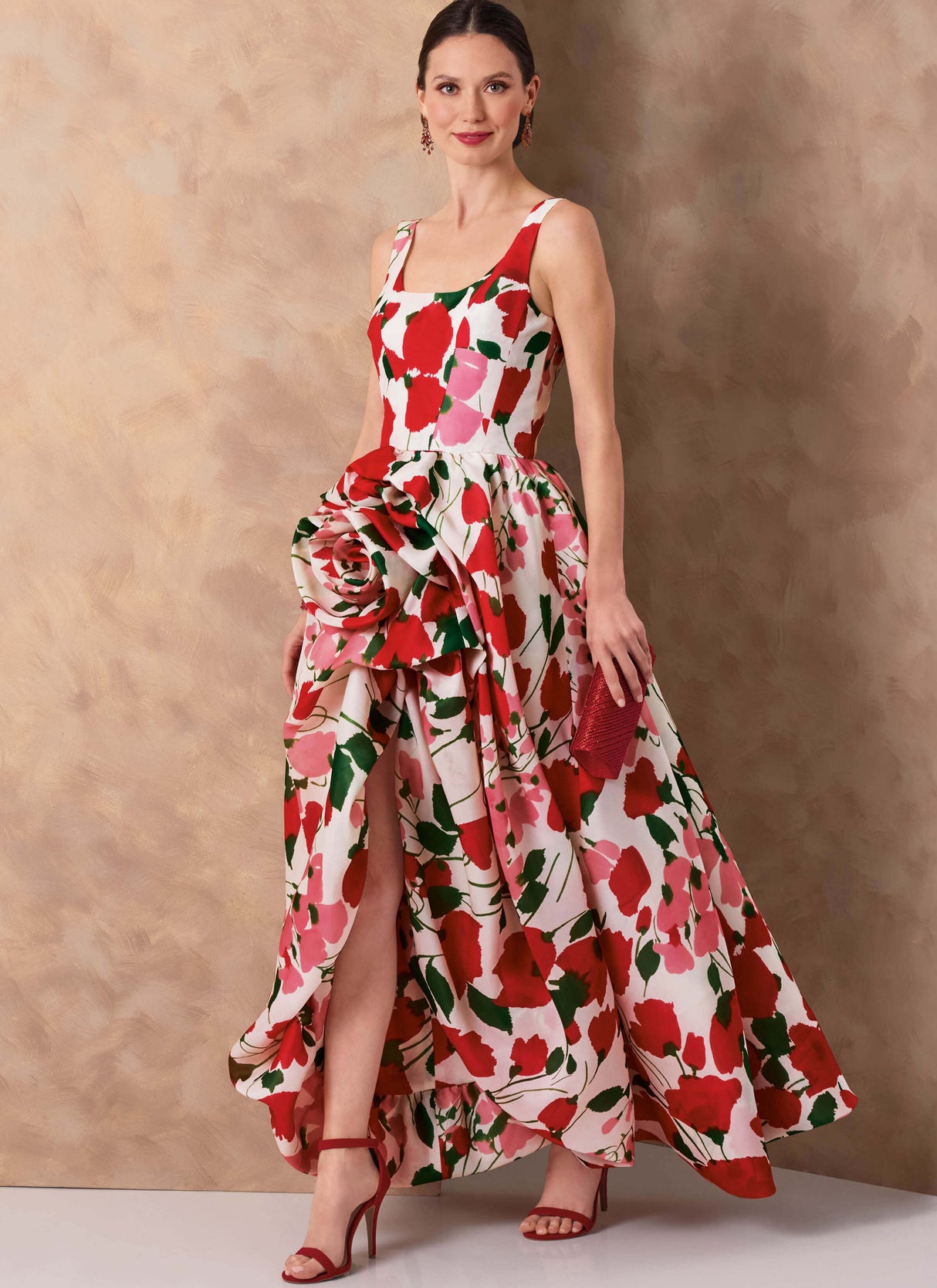 Patron Vogue n°2155 – Robe de soirée asymétrique à rose drapée