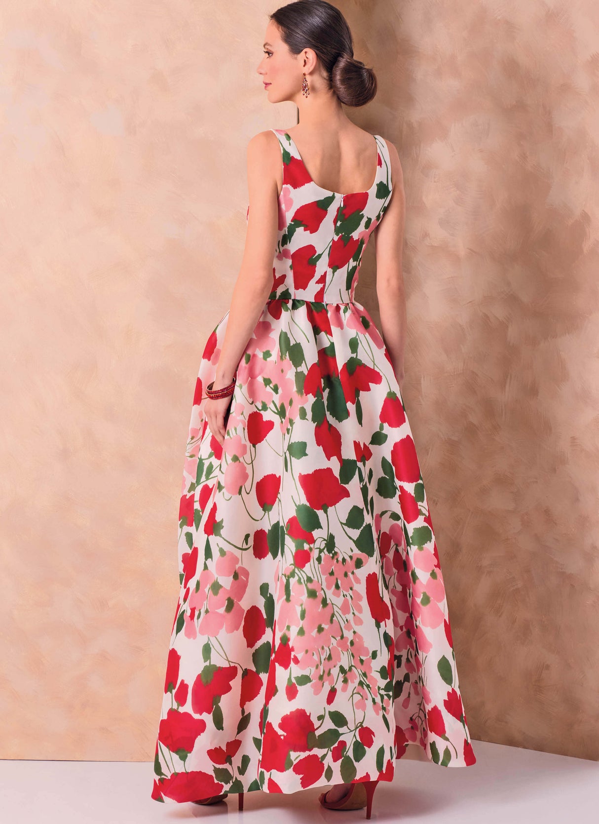 Patron Vogue n°2155 – Robe de soirée asymétrique à rose drapée