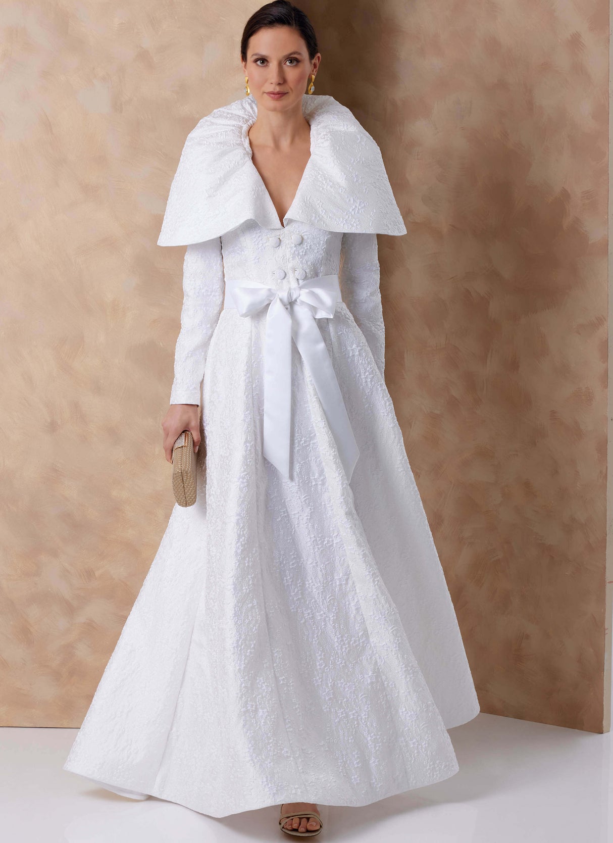 Patron Vogue n°2156 – Robe de soirée à col portrait et ceinture
