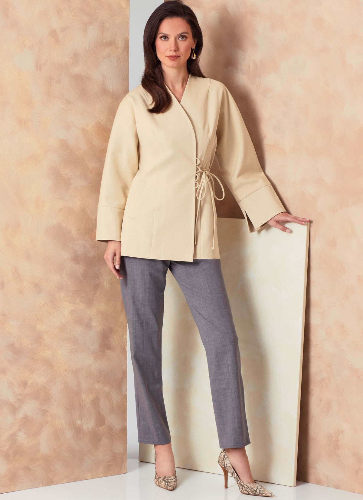Patron Vogue n°2165 – Veste portefeuille, jupe midi et pantalon