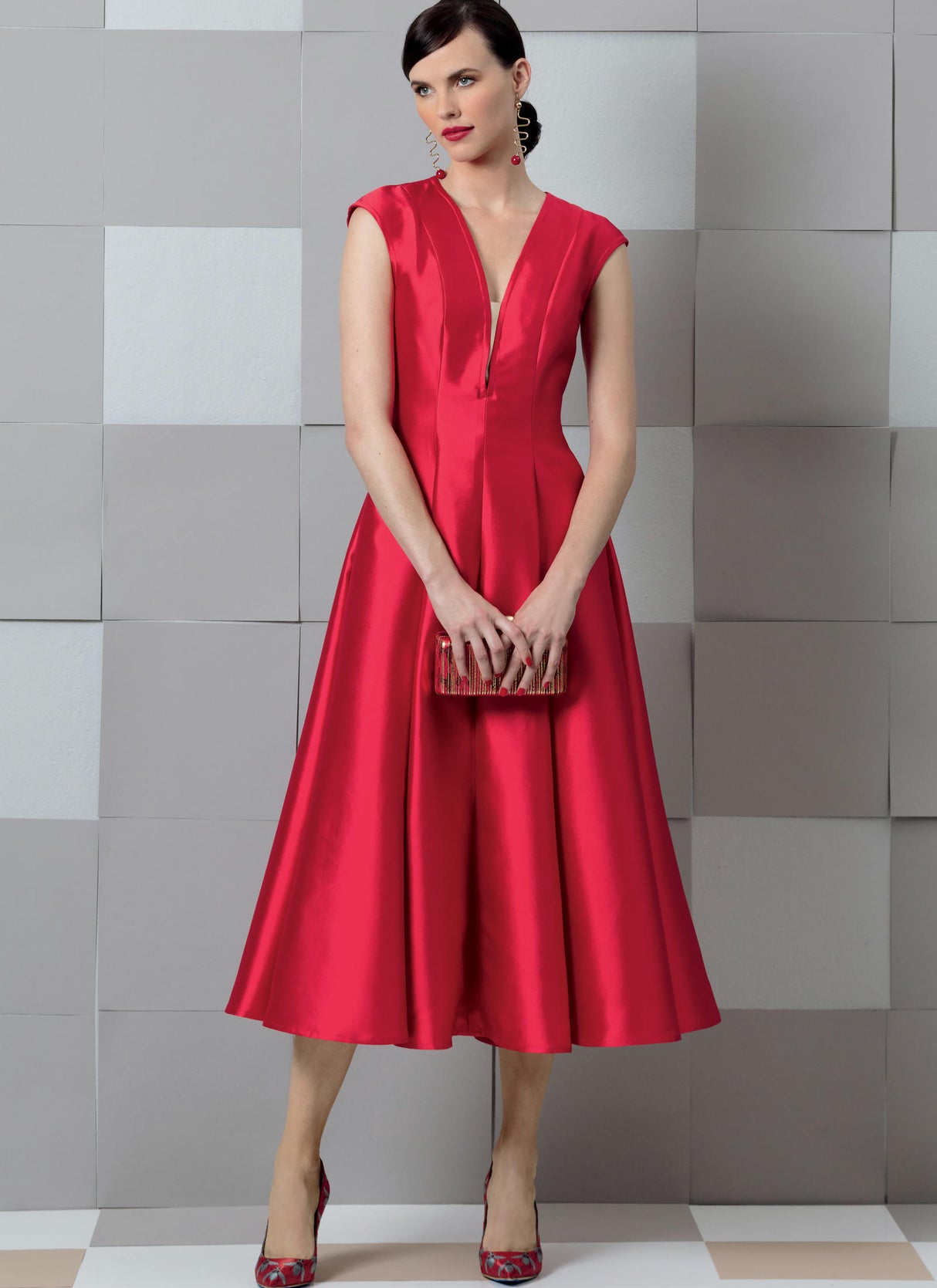 Patron Vogue n°9292 - Robe élégante avec encolure plongeante et faux plastron