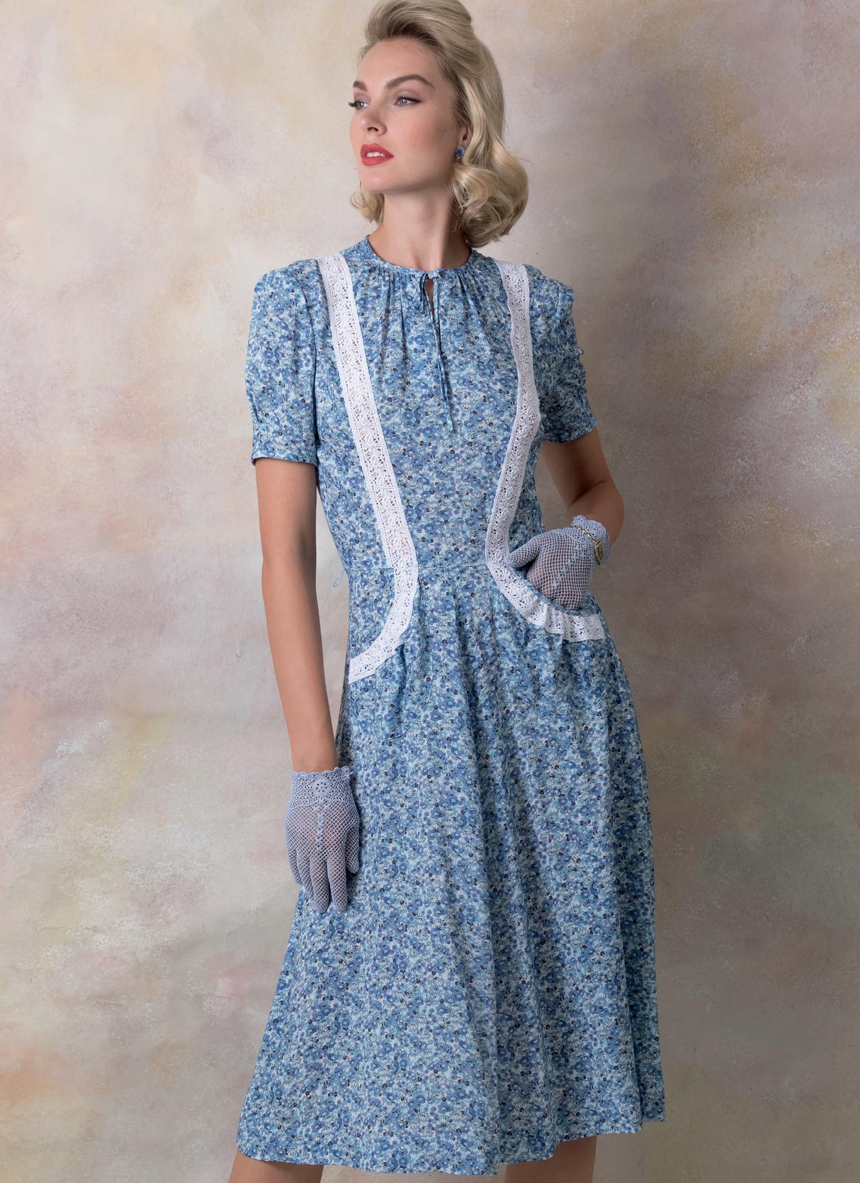Patron Vogue n°9294 - Robe ajustée style années 1930 avec variations d'encolure